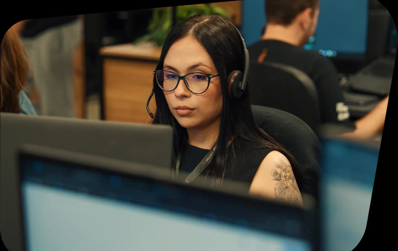 Colaboradora da PX no escritório