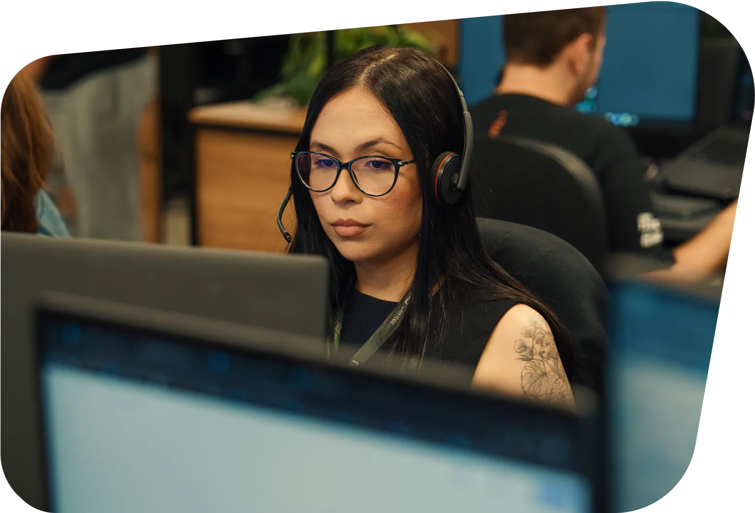 Colaboradora da PX no escritório